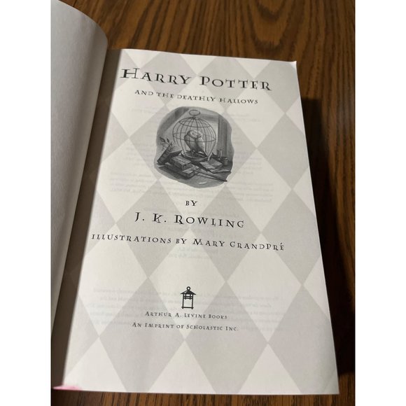 J. K. Rowling Harry Potter and the Deathly Hallows hardback book - Picture 6 of 9